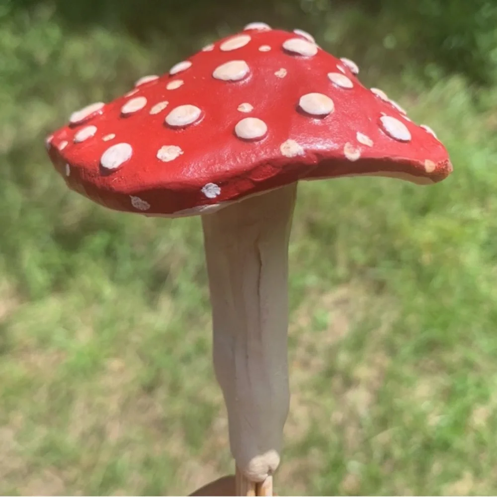 MUSHROOM π Garden Stakes w/ SPOTS! Set of 3 - Picture 13 of 14